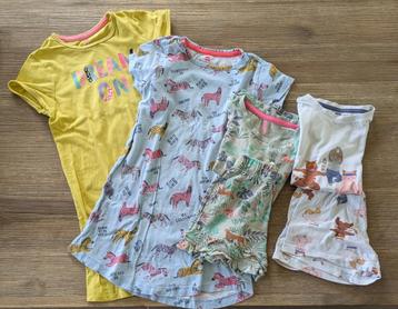 2 nachtjaponnen + 2 pyjama's maat 110/116 meisje alles € 8 beschikbaar voor biedingen