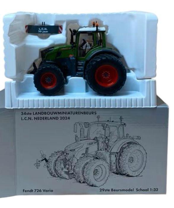 Siku Fendt 726 Vario Beursmodel L.C.N. 2024 - 1:32 Nieuw, Hobby en Vrije tijd, Modelauto's | 1:32, Nieuw, Tractor of Landbouw
