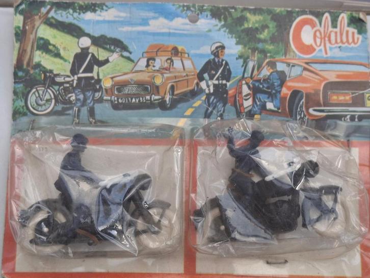 2 Motos CofalTour de France motorrijders n blisterverpakking, Hobby en Vrije tijd, Modelauto's | 1:24, Ophalen of Verzenden
