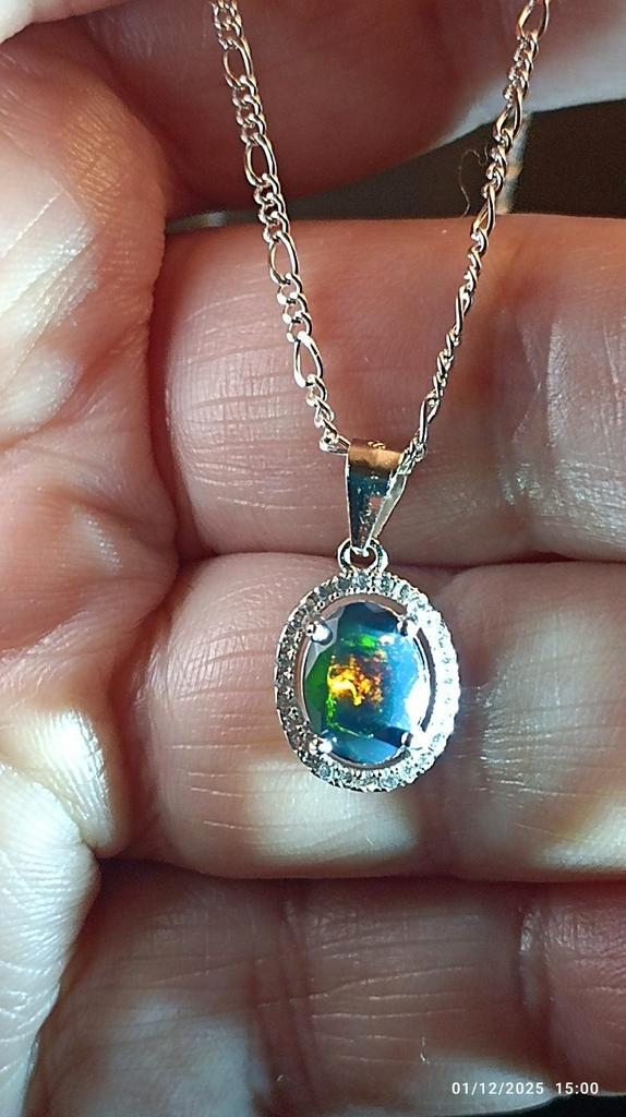 Pendentif en argent massif avec une très belle opale noire, Bijoux, Sacs & Beauté, Pendentifs, Neuf, Argent, Argent, Enlèvement ou Envoi