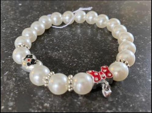 Joli bracelet sur le thème Minnie Mouse, NEUF, Bijoux, Sacs & Beauté, Bracelets, Neuf, Élastique, Blanc, Avec bracelets à breloques ou perles