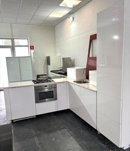 Complete hoogglans wit keuken + alle apparatuur voor €1.699,, Huis en Inrichting, Keuken | Complete keukens, Zo goed als nieuw