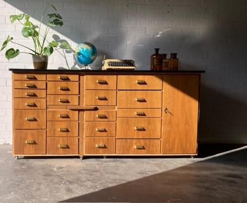 Vintage mid-century apotheekkast,apothekerskast,ladenkast, Huis en Inrichting, Kasten | Ladekasten, Gebruikt, Minder dan 100 cm