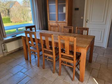 Landelijke eettafel, buffet- en wandkast van massieve teak. beschikbaar voor biedingen