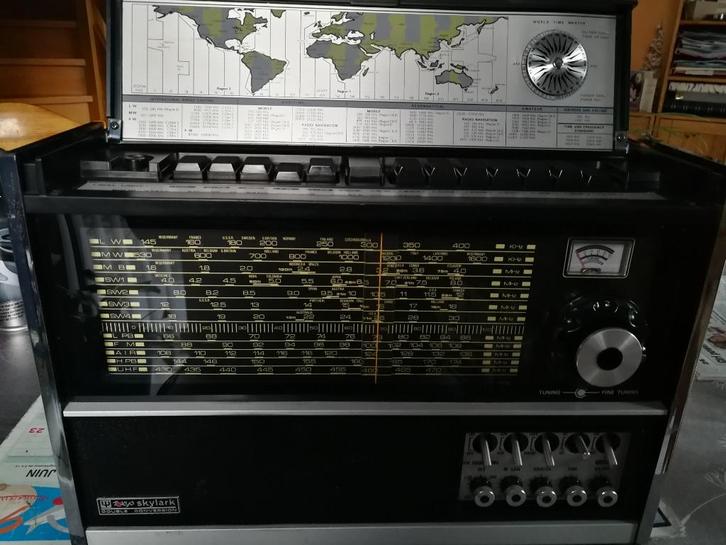 Wereldradio TOKYO SKYLARK NR 52F1 uit 1975, Audio, Tv en Foto, Radio's, Gebruikt, Wereldontvanger, Ophalen of Verzenden