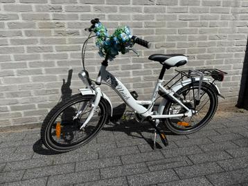 Kinderfiets meisjesfiets merk UNIEK met bagagedrager beschikbaar voor biedingen