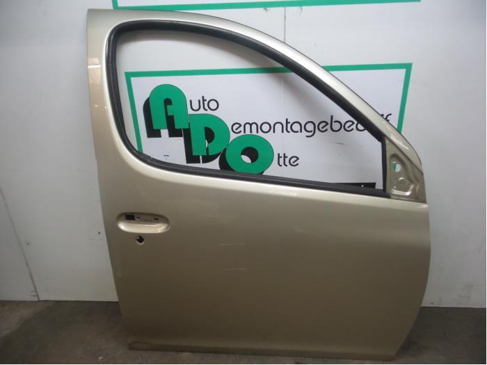 Portier 4Deurs rechts-voor van een Toyota Yaris Verso (Yaris, Auto-onderdelen, Gebruikt, -, Deur, -