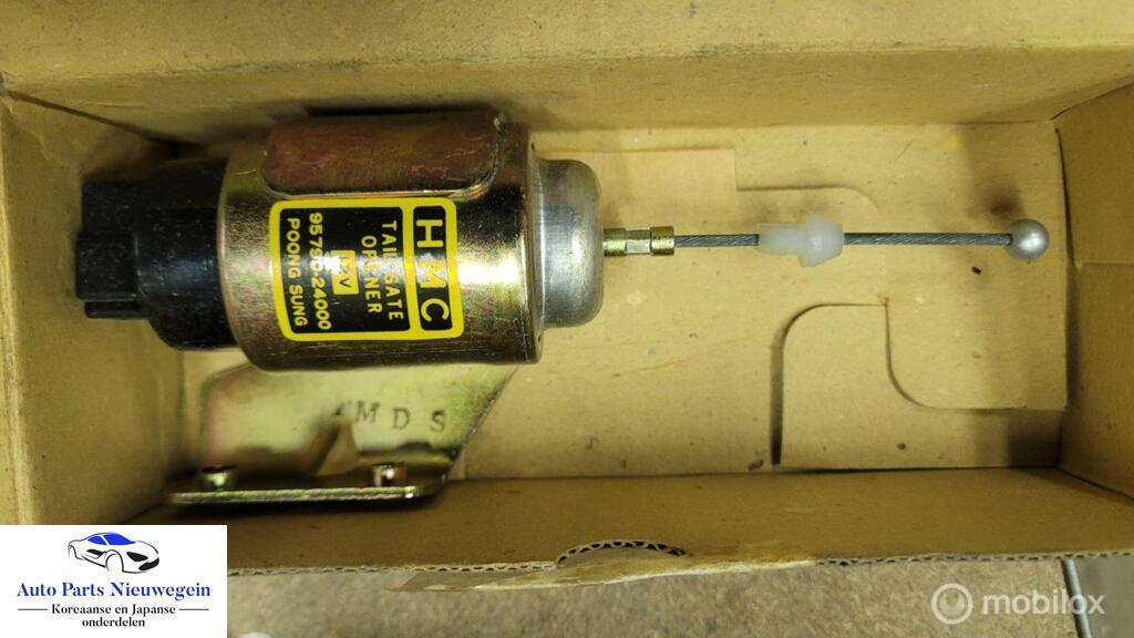 Achterklep schakelaar Hyundai Scoupé ('90-'95) 95790-24000, Nieuw, Ophalen of Verzenden, Hyundai, Hyundai