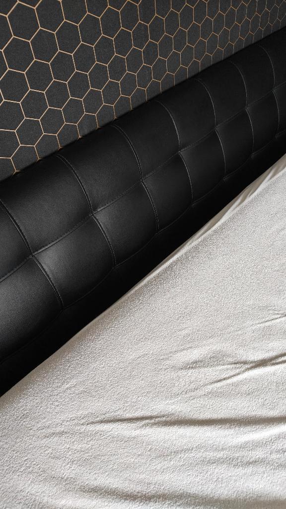 cadre de lit, Maison & Meubles, Chambre à coucher | Lits, Comme neuf, 160 cm, 200 cm, Autres matériaux, Noir, Enlèvement