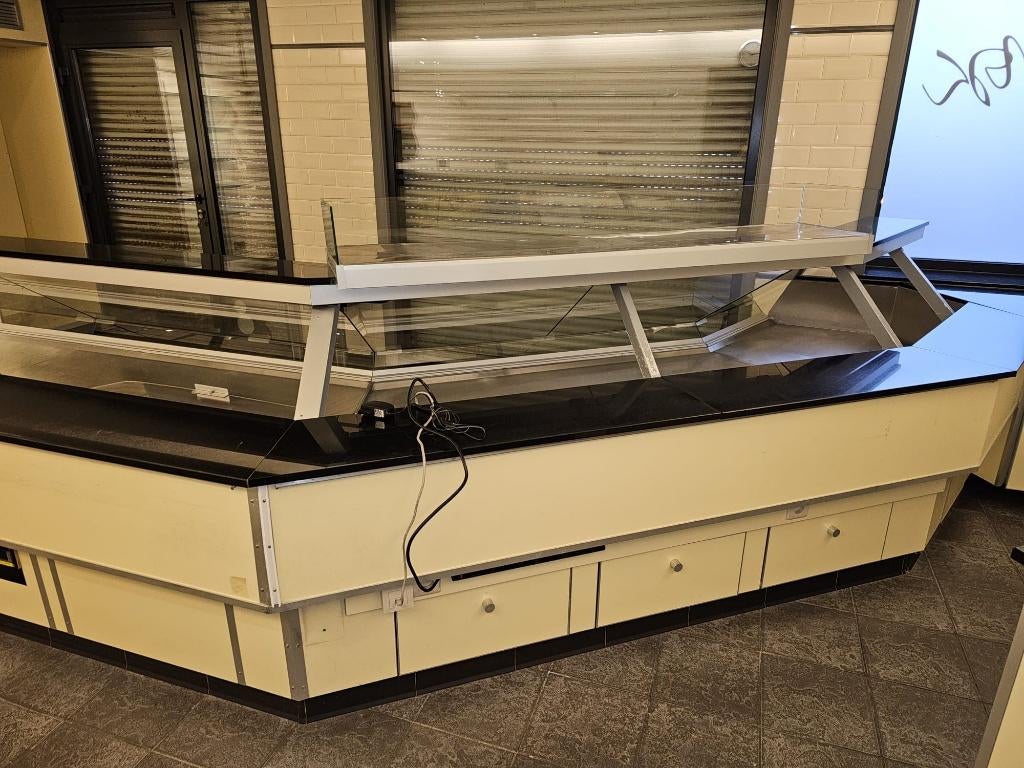 Professionele gekoelde winkeltoonbank met glasvitrine, Zakelijke goederen, Kantoor en Winkelinrichting | Winkel en Inventaris