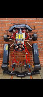 Passe-temps complet pour le karting. 5 karts et de nombreux, Sports & Fitness, Karting, Enlèvement, Kart