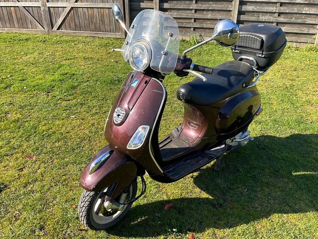 Piaggo vespa LX50, Fietsen en Brommers, Snorfietsen en Snorscooters, Ophalen of Verzenden, Zo goed als nieuw, Vespa