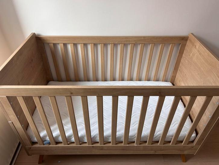 Ensemble de meubles bébé VOX (lit, commode, tab’e à langer), Enfants & Bébés, Chambre d'enfant | Chambres d'enfant complètes, Comme neuf