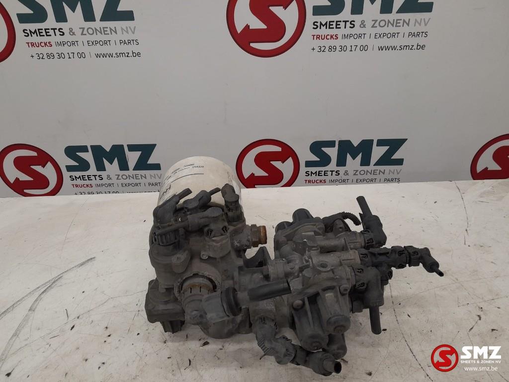 Occ sécheur d'air + vanne quatre circuits Iveco, Utilisé, Iveco, Autres pièces automobiles