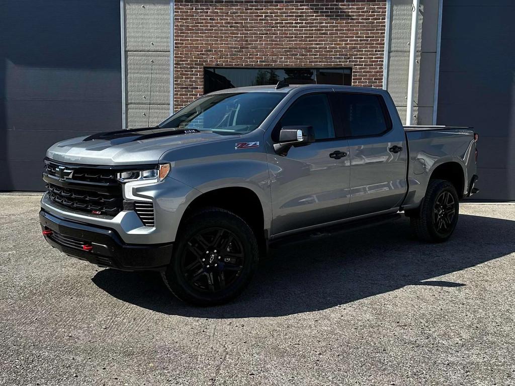 Chevrolet Silverado Trail Boss 6.2L V8 €58.900,-excl btw., Autos, Chevrolet, Neuf, Argent ou Gris, Air conditionné automatique
