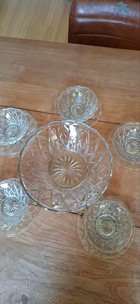 Glazen dessertkommetjes met schaal en bordjes, Antiek en Kunst, Ophalen