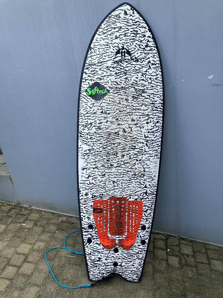 Planche de surf Softech Kyuss Fish 5’8, Watersport en Boten, Golfsurfen, Ophalen, Zo goed als nieuw, Fish, Met vinnen