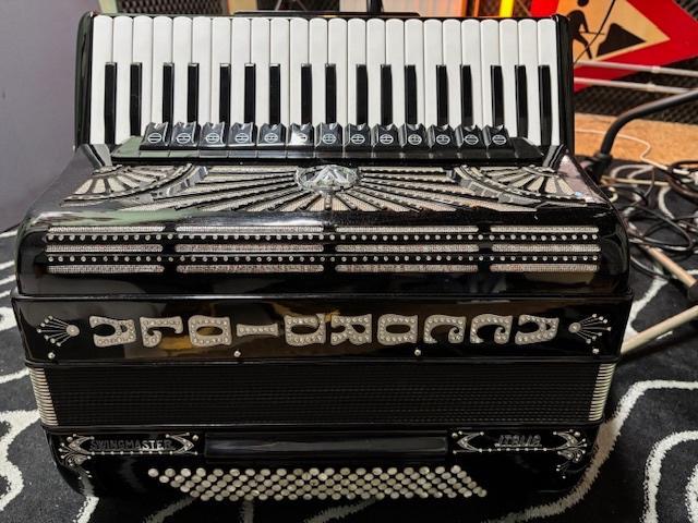 Accordiola Swingmaster (toets accordeon), Musique & Instruments, Accordéons, Utilisé, Accordéon à touches, 120 basses, Accordiola