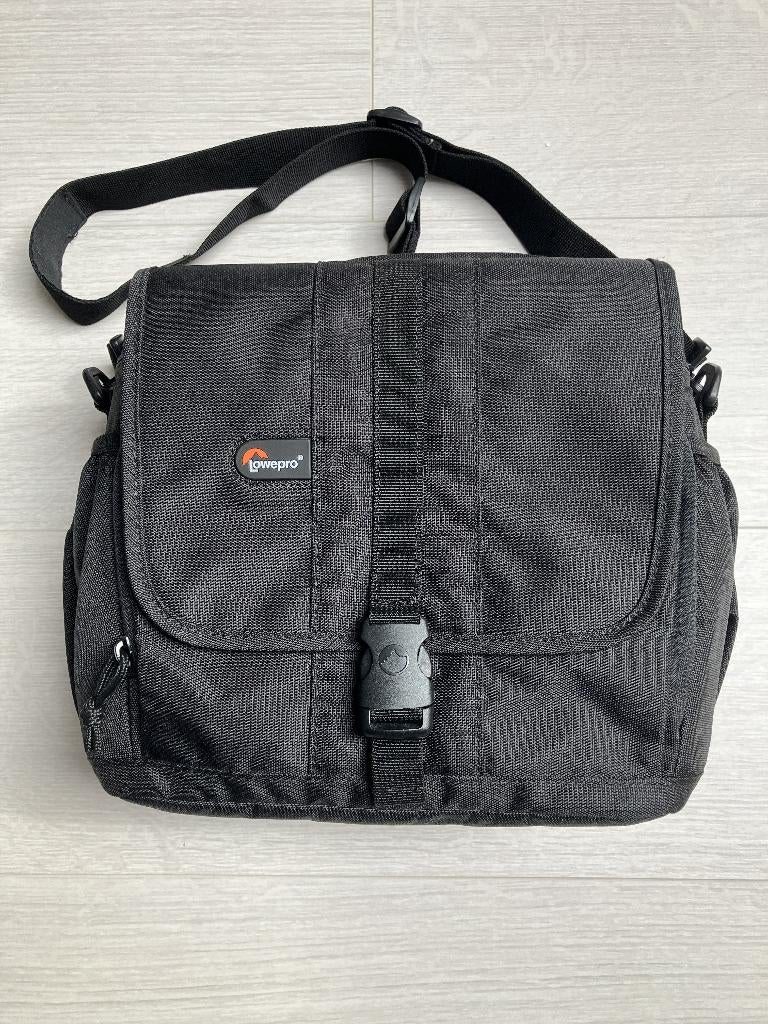 Lowepro Aventura 170 cameratas, TV, Hi-fi & Vidéo, Photo | Sacs pour appareil, Enlèvement ou Envoi, Comme neuf, Sac à bandoulière