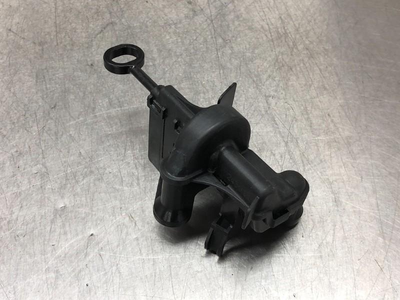 MOTEUR DE VEROUILLAGE DU FLUX DE CARBURANT Aygo (B40), Utilisé, Toyota