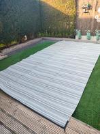 Tenttapijt, Enlèvement