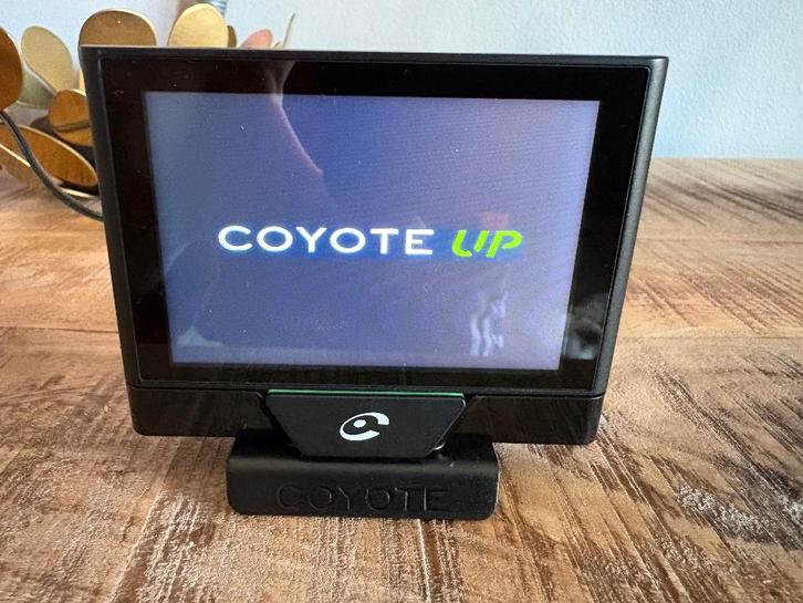 Coyote UP – GPS waarschuwingssysteem + oplaadbare houder, Auto diversen, Auto-accessoires, Zo goed als nieuw, Verzenden