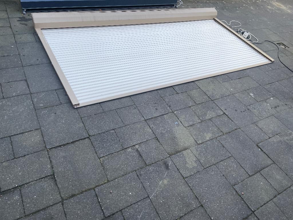 zgan  electrisch rolluik breed 2.83 mtr x 1.43 mtr hoog, Doe-het-zelf en Bouw, Rolluiken, Zo goed als nieuw, 100 tot 150 cm, 200 cm of meer