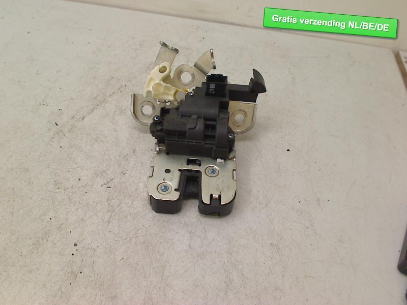 SERRURE COFFRE A6 A3 Sportback Quattro (8PA) (8K9827505), Dhr. R. de Gouw, Haillon arrière, Audi, Utilisé