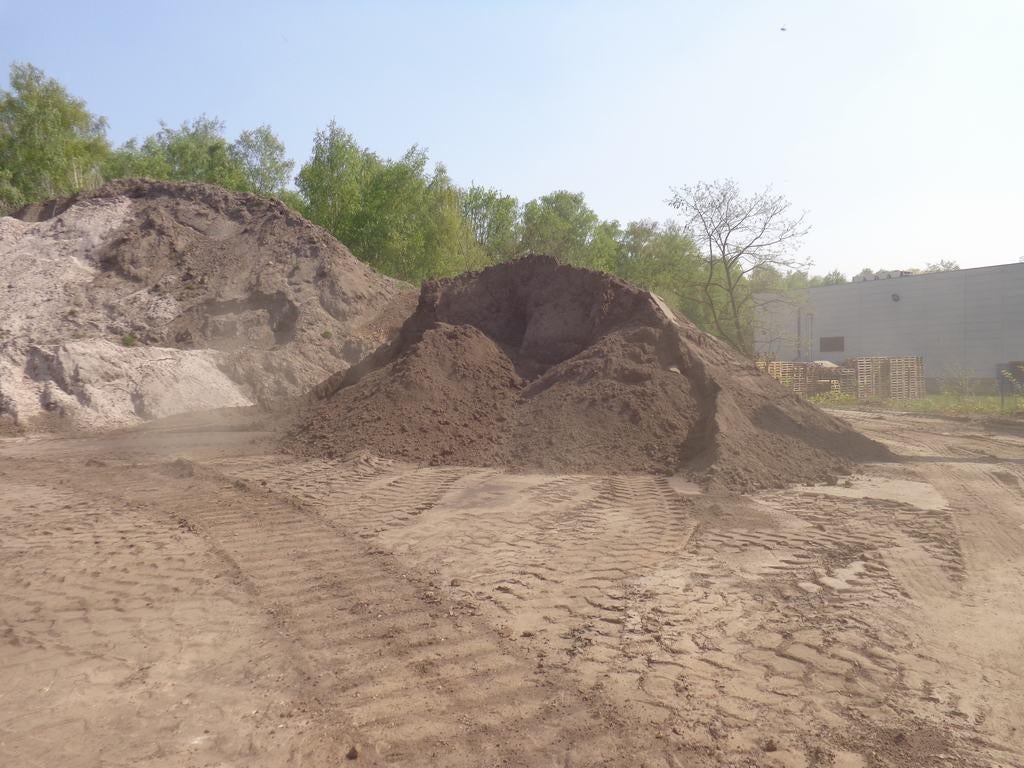 zwarte grond gezeefd, Ophalen, Tuinaarde