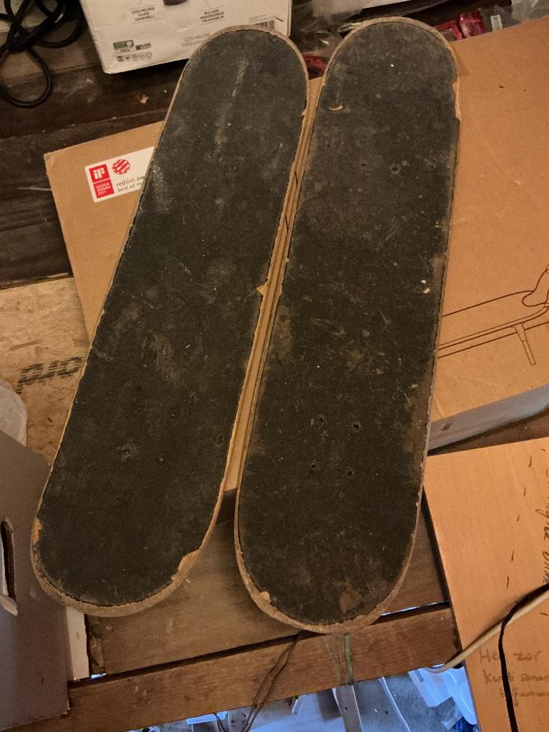 2 planches de skateboard - Sans roues - Usagées, Sports & Fitness, Enlèvement, Skateboard