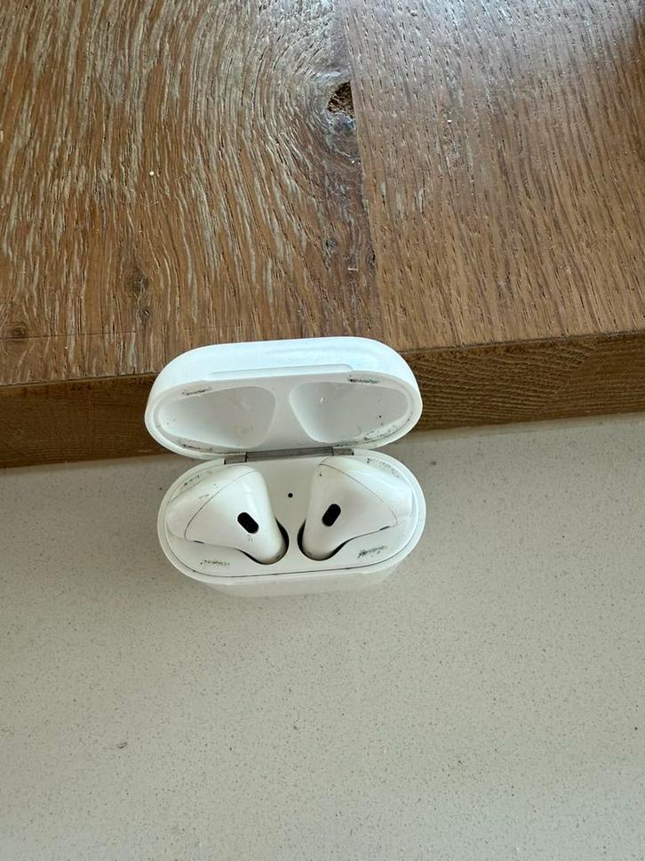 AirPods 2 – €40 – 1 oortje defect, Télécoms, Téléphonie mobile | Écouteurs, Ne fonctionne pas, Enlèvement