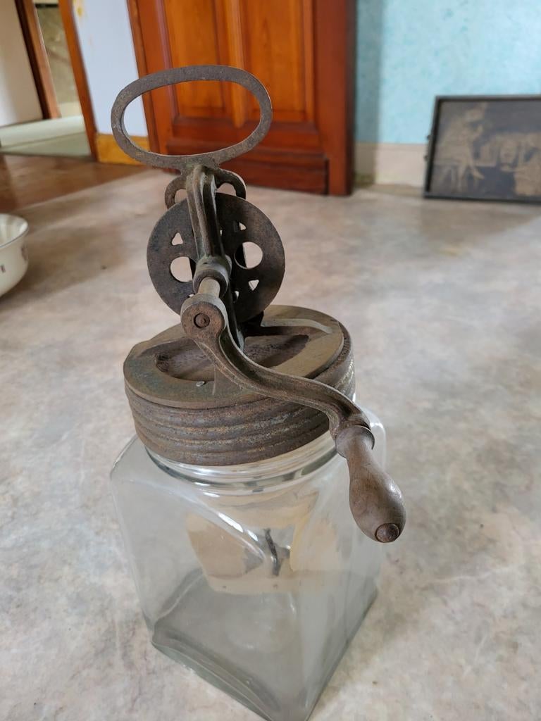 Dazey glazen boterkarn, Ophalen