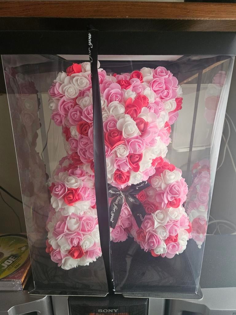 Fleur artificielle en forme d'ours, Enlèvement