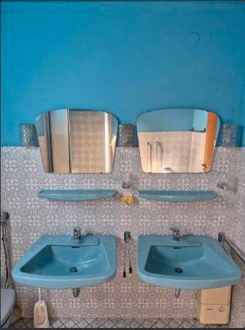 vintage wastafel lavabo + afleg + spiegel 1963 per stuk, Collections, Rétro, Maison et Meubles, Enlèvement