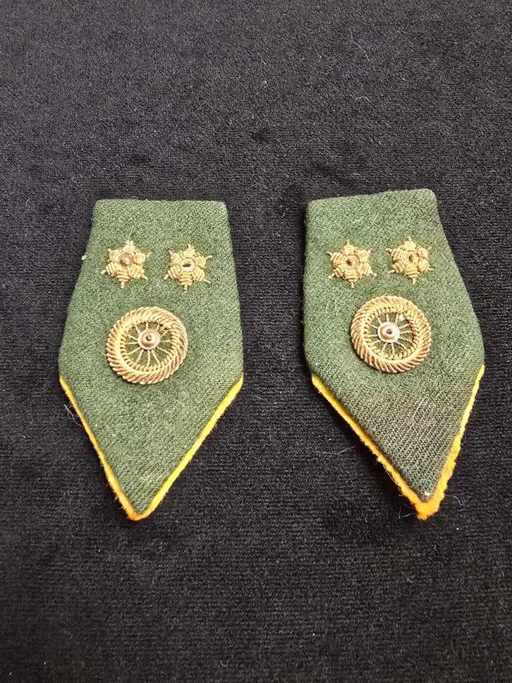 Carabiniers cyclistes paire grades coins col brodés officier, Collections, Objets militaires | Général, Enlèvement ou Envoi