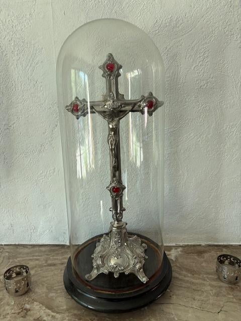 Kruisbeeld in stolp, Ophalen