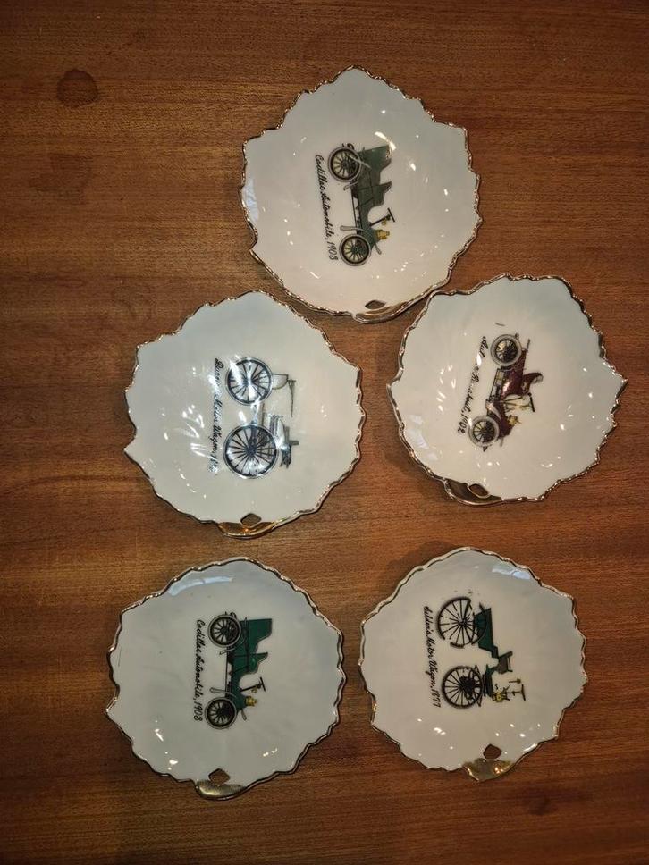 Schoteltjes met oldtimers, Autos, Oldtimers & Ancêtres, Particulier, Cadillac, Enlèvement