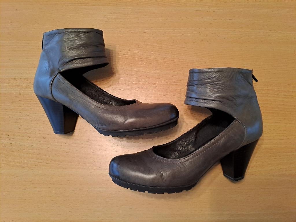 Bruine pumps met band rond de enkel, M 38, Vêtements | Femmes, Chaussures, Escarpins, Brun, Enlèvement, Porté