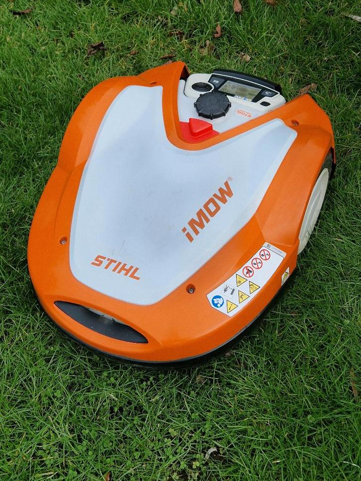 Stihl imow robotmaaier tot 3200 m², Jardin & Terrasse, Tondeuses robotisées, Utilisé, Plus de 25 cm, Avec capteur de pluie, Contrôlable via l'application