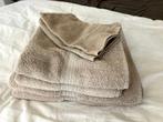 Lot de 4 serviettes de bain + 2 gants, Enlèvement ou Envoi, Utilisé, Beige, Serviette