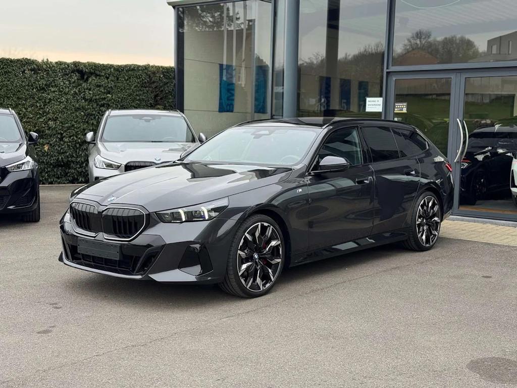 BMW 5 Serie 520 i Touring M Sport Pro /B&W / PANO/ 360/ HUD/, Auto's, Automaat, Gebruikt, Zwart, 4 cilinders