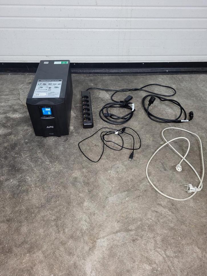 APC Smart-UPS 1000VA 8x C13

Noodstroomvoeding, Computers en Software, Desktop Pc's, Ophalen