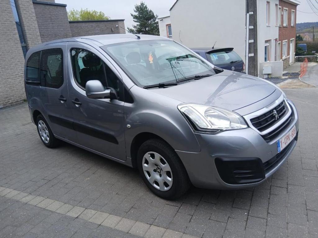 Peugeot partner 1.6i essence ️ euro5b 5place neuf, Autos, Euro 5, Achat, Carnet d'entretien, Particulier