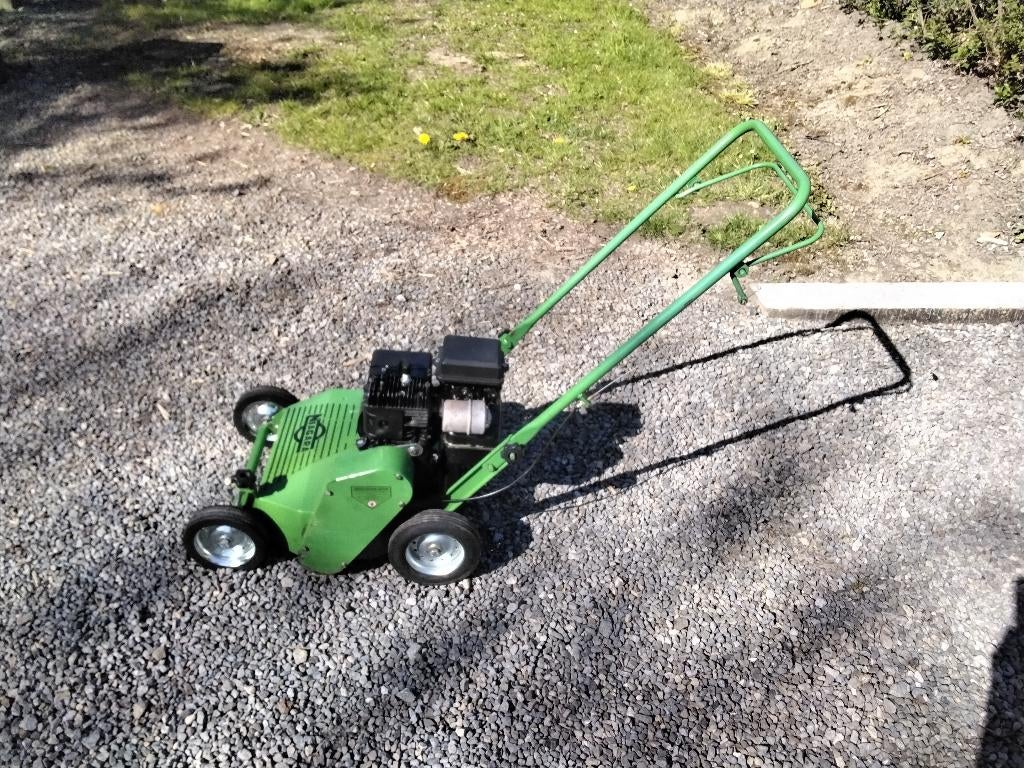 Verticuteermachine, Tuin en Terras, Verticuteermachines, Zo goed als nieuw, Benzine, Ophalen