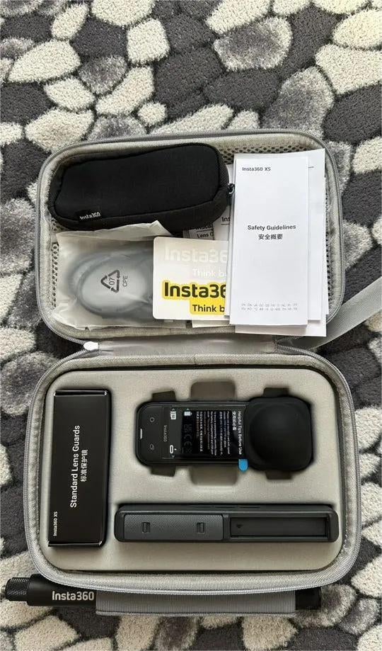 Insta360 x5 essential bundle, Audio, Tv en Foto, Actiecamera's, Ophalen of Verzenden, Zo goed als nieuw