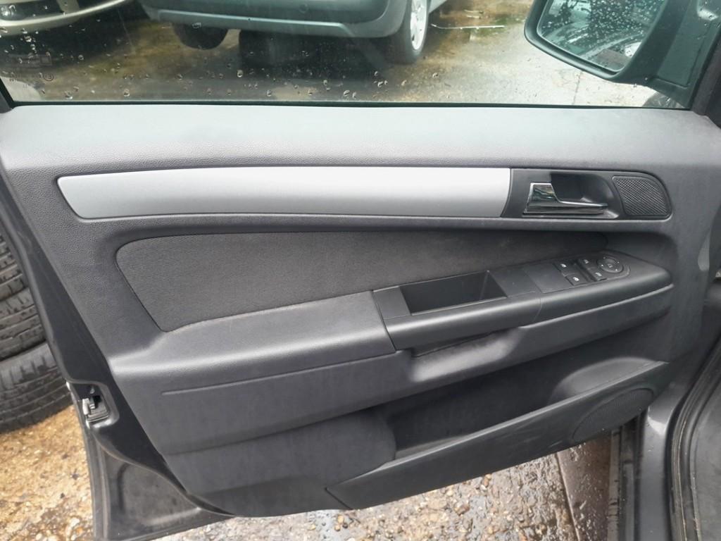 PORTIERBEKLEDING LINKS VOOR Opel Zafira (M75), Auto-onderdelen, Interieur en Bekleding, Opel, Gebruikt