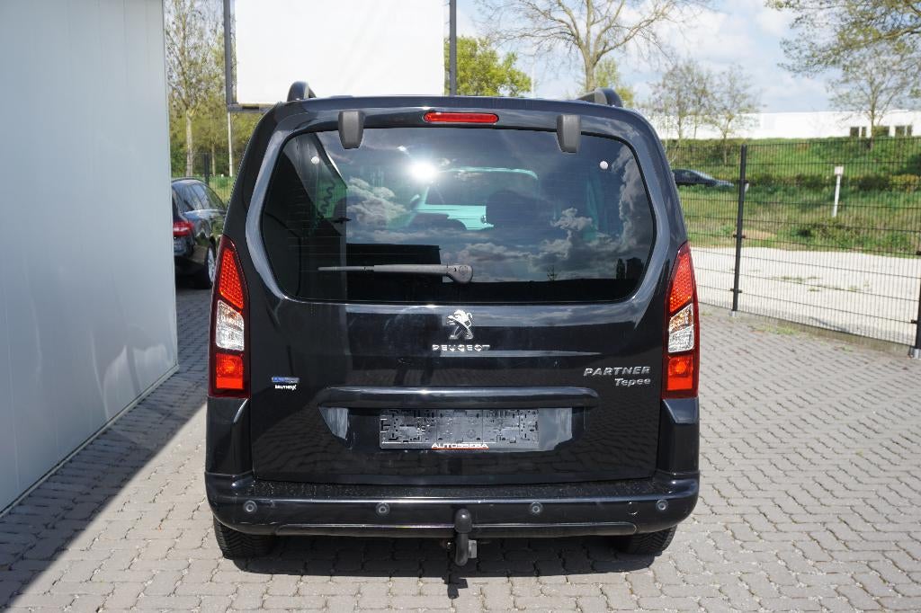Peugeot Partner 1.2 Tepee Style Benzine/5zitpl/Garantie, Euro 6, 1199 cc, Zwart, Handgeschakeld