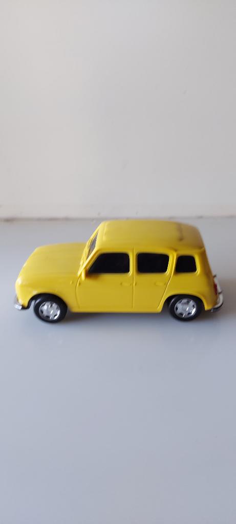 R4 Renault (oud speelgoed) schaal 1-18 in perfecte staat, Ophalen of Verzenden, Zo goed als nieuw, Auto, Overige merken