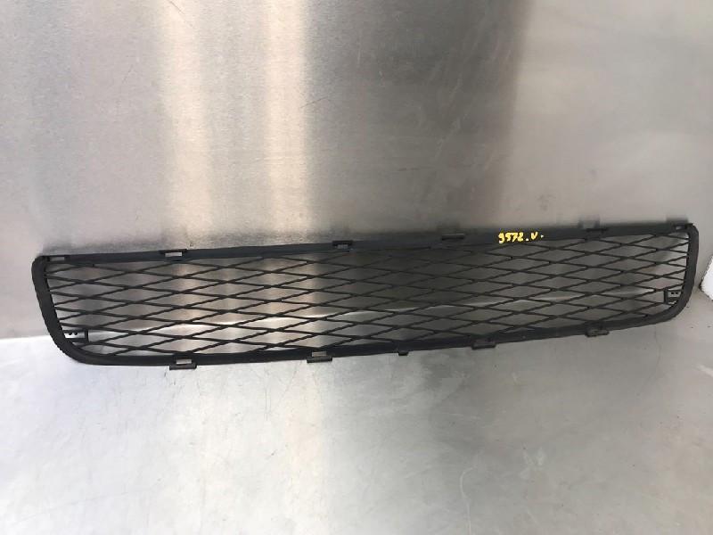 GRILLE DE PARE-CHOCS Toyota Yaris II (P9) (01-2005/12-2014), Autos : Pièces & Accessoires, Utilisé, Toyota