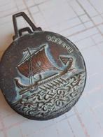 Vintage paperclip, grieks hoofd en antiek schip, Ophalen of Verzenden, Brons